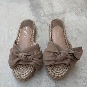 J/SLIDES Taupe Knot Espadrille Mule